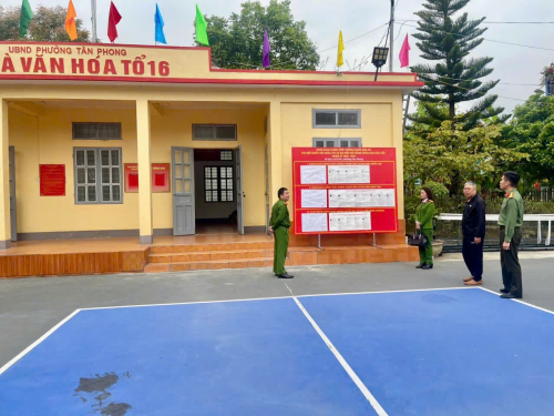 Đoàn kiểm tra tại nhà văn hóa tổ 16
