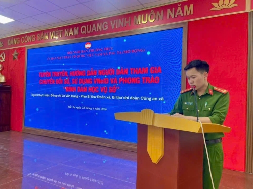 Công an xã Pắc Ta phối hợp đoàn thanh niên xã triển khai thực hiện cao điểm đẩy mạnh phát triển công dân số trên địa bàn
