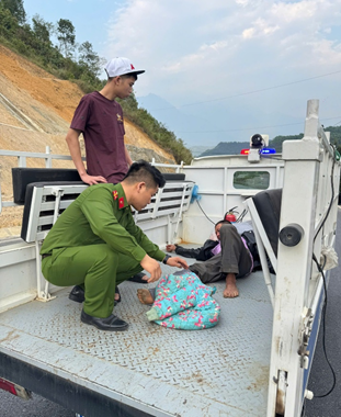 Cán bộ Công an xã Than Uyên kịp thời cứu người bị nạn trên đường công tác