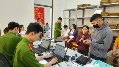 Xã Sìn Hồ quyết tâm hoàn thành 100% định danh điện tử mức độ 2 cho công dân từ 6 đến 14 tuổi