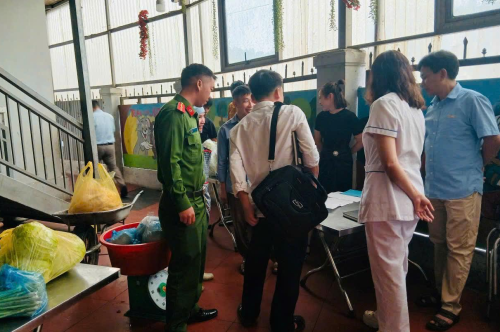 Công an xã Khun Há phối hợp kiểm tra, siết chặt công tác bảo đảm an toàn thực phẩm tại các trường học trên địa bàn