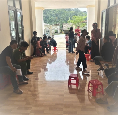 Công an xã Pắc Ta "xuyên lễ" vì mục tiêu công dân số