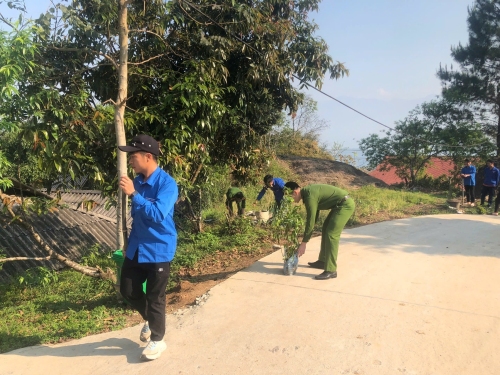 Công an xã khun há phối hợp tổ chức hoạt động trồng cây đời đời nhớ ơn bác hồ kỷ niệm 136 năm ngày sinh nhật bác (19/5/1890 - 19/5/2026)