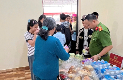 Lan tỏa tình quân dân từ những ổ bánh mì đến suất cơm nghĩa tình