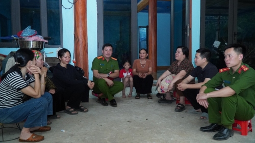 Công an xã Pắc Ta tăng cường tuyên truyền phòng, chống lừa đảo trên không gian mạng