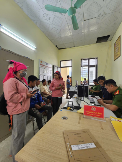 CBCS CAX Mù Cả hướng dẫn bà con nhân dân cài VneiD và hướng dẫn nộp hồ sơ trực tuyến trên nền tảng dịch vụ công
