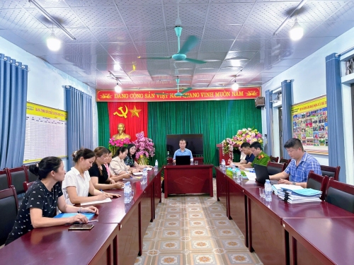 Quang cảnh buổi họp triển khai các nội dung kiểm tra an toàn thực phẩm của tổ liên nghành.