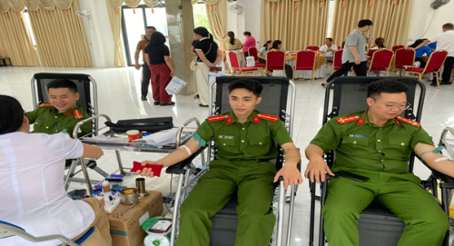 Công an xã Pắc Ta tích cực tham gia hiến máu nhân đạo - Lan tỏa nghĩa cử cao đẹp vì cộng đồng.