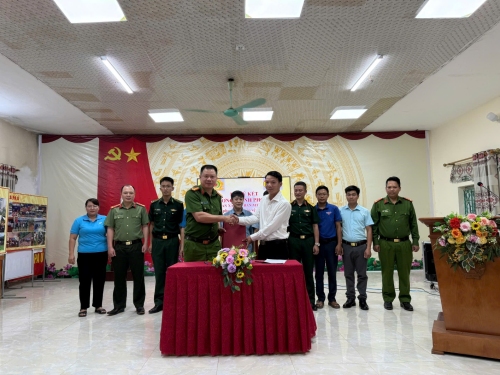Công an xã Pa Ủ ký kết Chương trình phối hợp “Đẩy mạnh phong trào toàn dân bảo vệ an ninh tổ quốc trong tình hình mới”