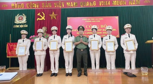 Cán bộ, chiến sĩ được thăng cấp bậc hàm lên Thiếu tá