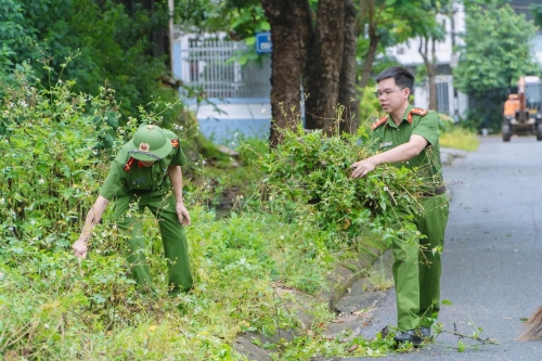 Công an xã Bình Lư tích cực hưởng ứng Lễ phát động “Toàn dân chung tay bảo vệ môi trường, vì một Việt Nam xanh – sạch – đẹp”