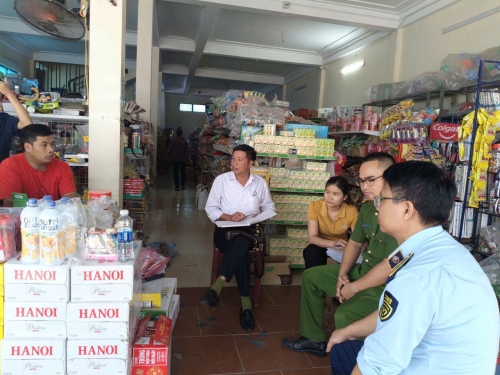 Công an xã Than Uyên phối hợp kiểm tra an toàn thực phẩm trên địa bàn trong “Tháng hành động vì an toàn thực phẩm”