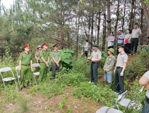 Công an xã Than Uyên và lực lượng ANTT cơ sở bảo đảm an toàn cưỡng chế thi hành án dân sự tại bản Sen Đông