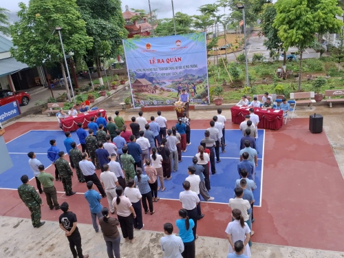 Quang cảnh Lễ ra quân hưởng ứng phong trào “Toàn dân chung tay bảo vệ môi trường, vì một Việt Nam xanh - sạch - đẹp” tại xã Mù Cả, với sự tham gia của đông đảo đại biểu, lực lượng vũ trang và Nhân dân địa phương.