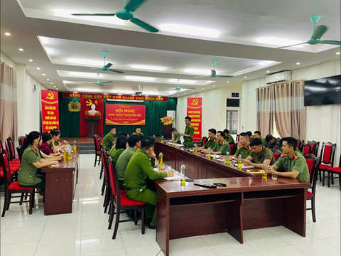 Chi bộ Công an xã Than Uyên tổ chức sinh hoạt chuyên đề về học tập và làm theo tư tưởng, đạo đức, phong cách Hồ Chí Minh