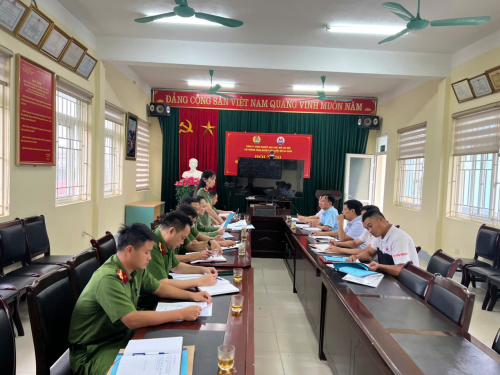 Đoàn công tác Công an tỉnh làm việc với Chi nhánh Công nghiệp hóa chất mỏ Lai Châu
