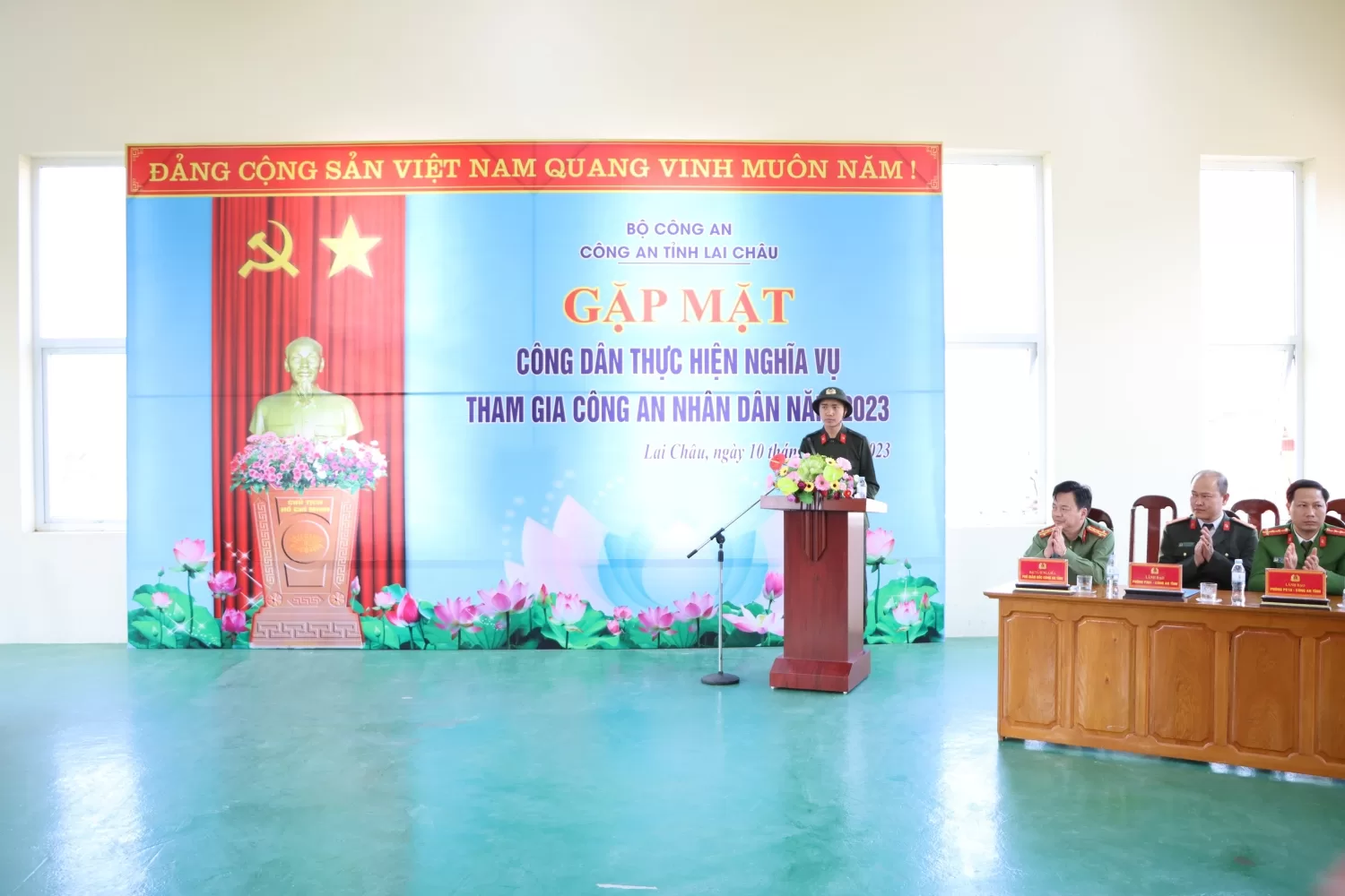Công an Lai Châu tiếp nhận công dân thực hiện nghĩa vụ tham gia công an nhân dân