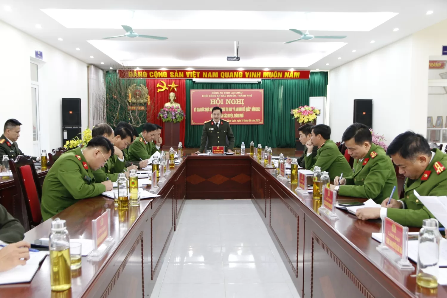 Đại tá Sùng A Súa - Phó giám đốc Công an tỉnh phát biểu chỉ đạo tại Hội nghị