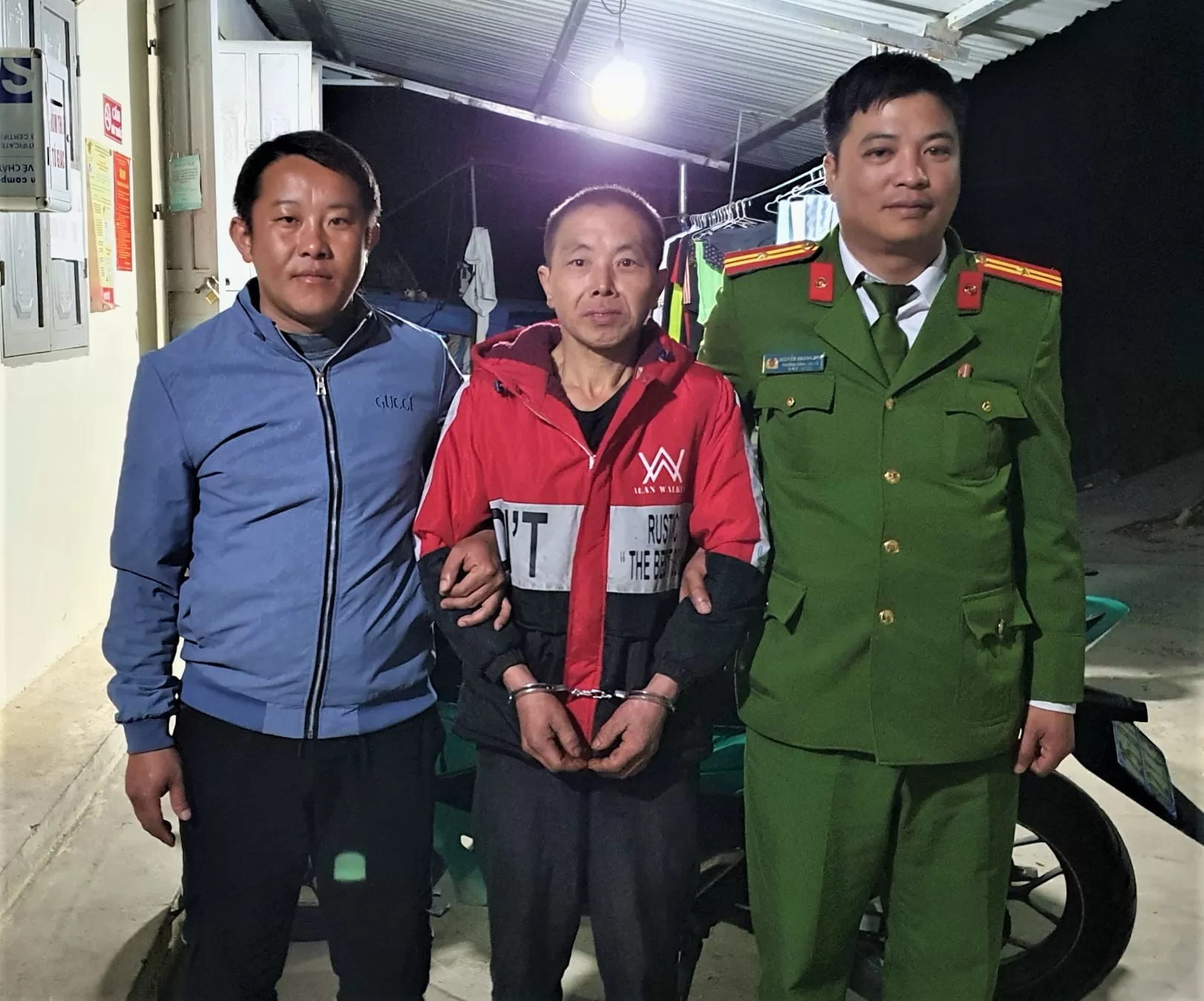 Ảnh: Lý A Sình, sinh năm: 1972, cư trú: Bản Sín Chải, xã Pa Vây Sử, huyện Phong Thổ, tỉnh Lai Châu;