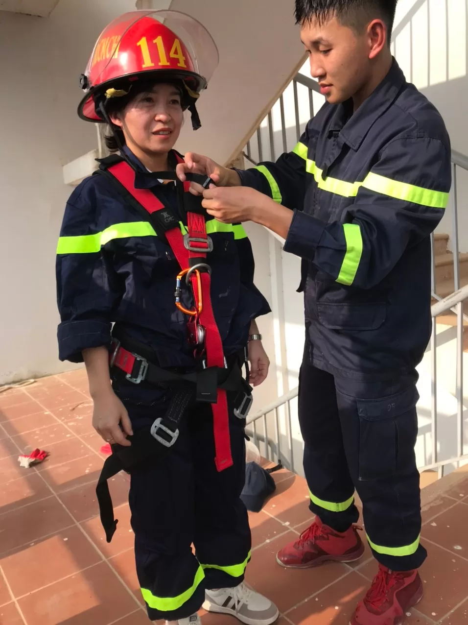 Em tập làm lính cứu hỏa