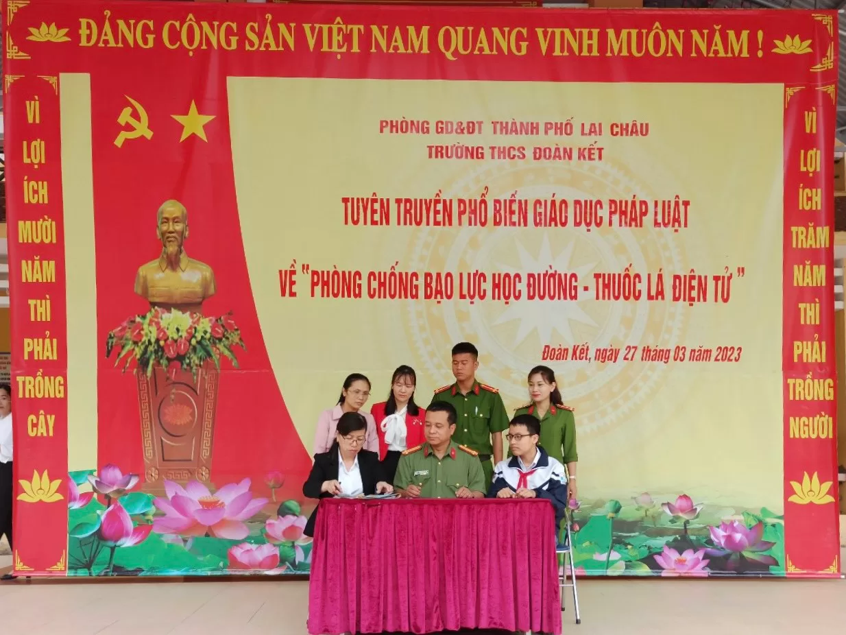 Tuyên truyền pháp luật phòng ngừa bạo lực học đường và tình trạng học sinh sử dụng thuốc lá điện tử.