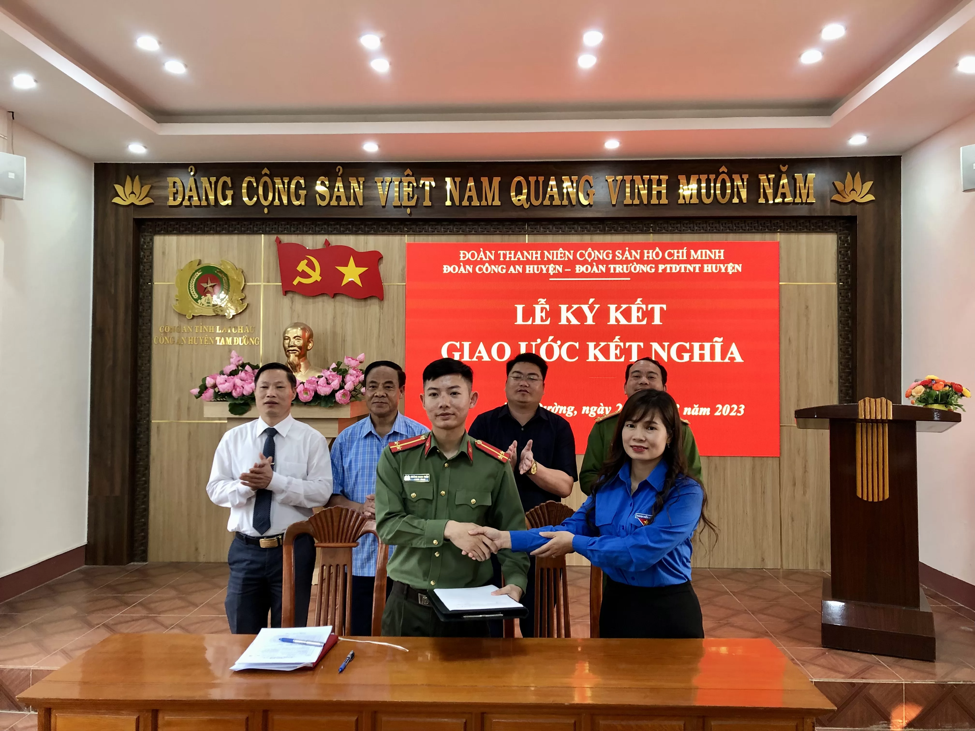 Đại diện Ban Chấp hành 02 Đoàn ký kết giao ước
