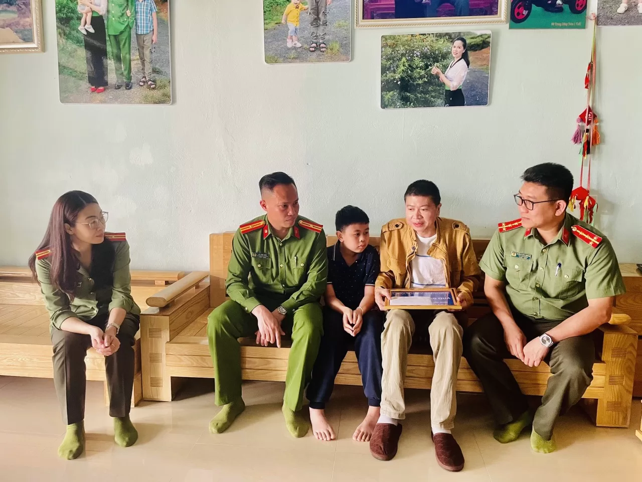 Công an thành phố Lai Châu thực hiện lời dạy của Chủ tịch Hồ Chí Minh: “Đối với đồng sự phải thân ái, giúp đỡ”.