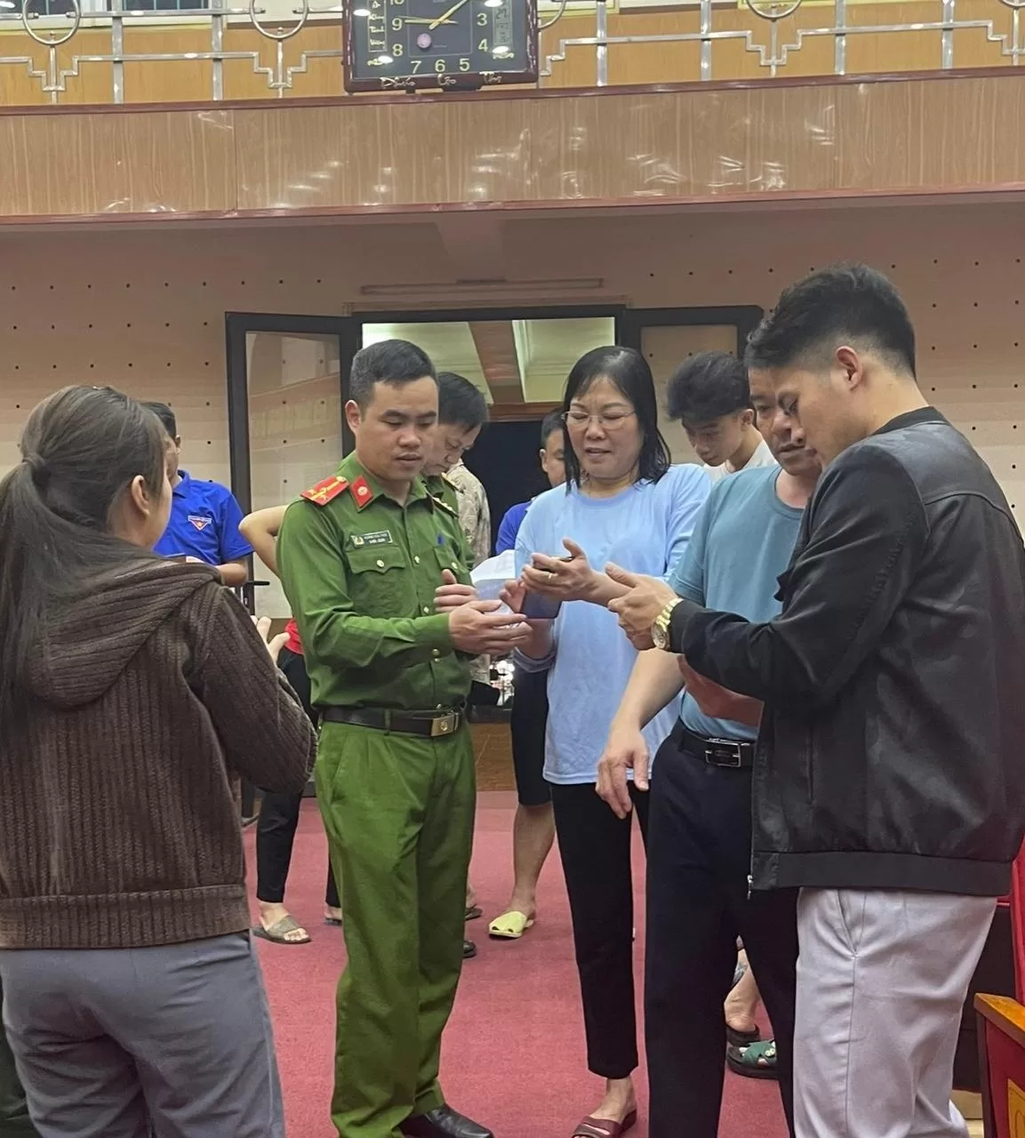 Đối thoại trực tiếp về thực hiện một số thủ tục hành chính qua dịch vụ công