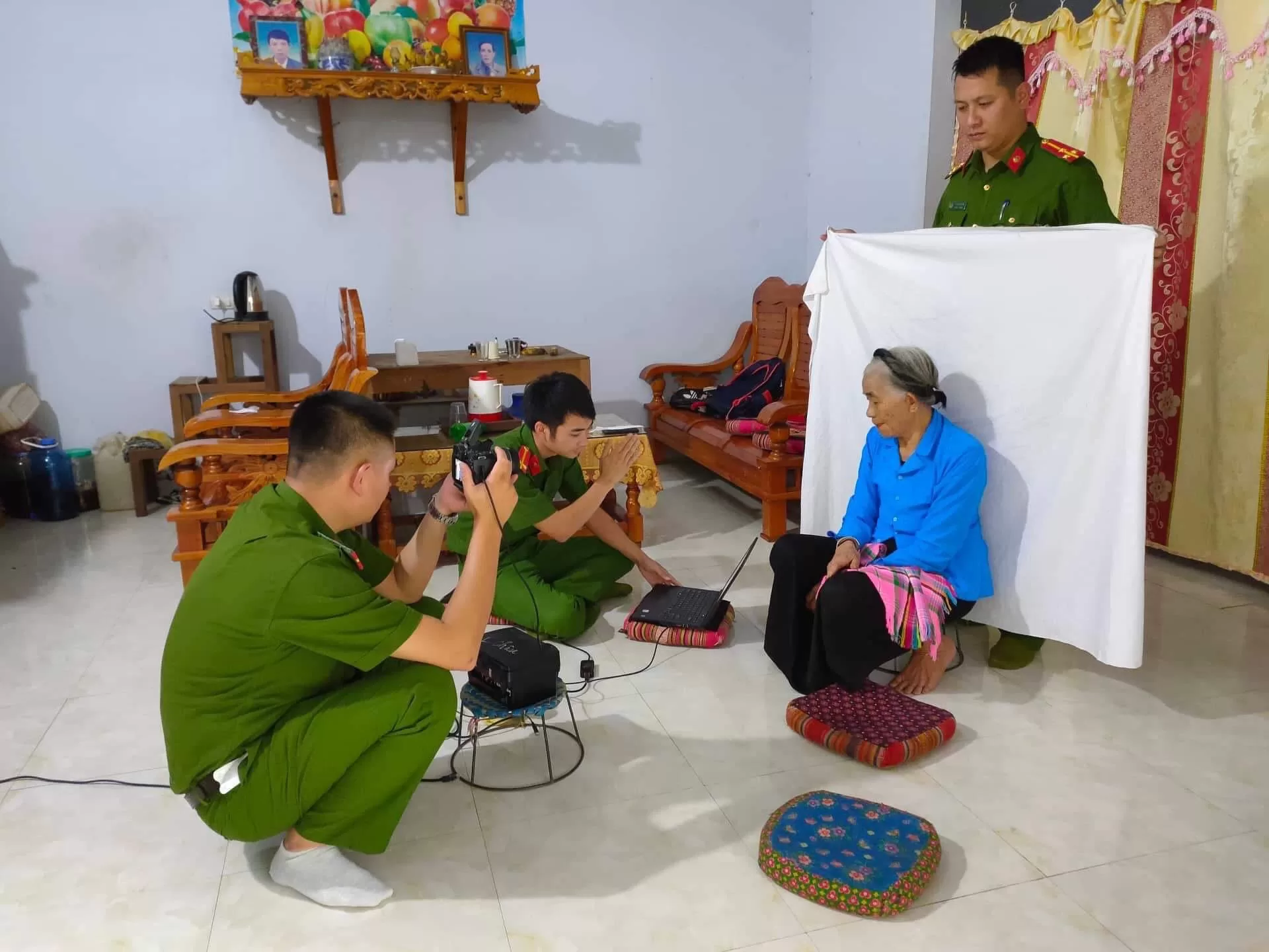 CBCS tận tình làm CCCD cho người dân