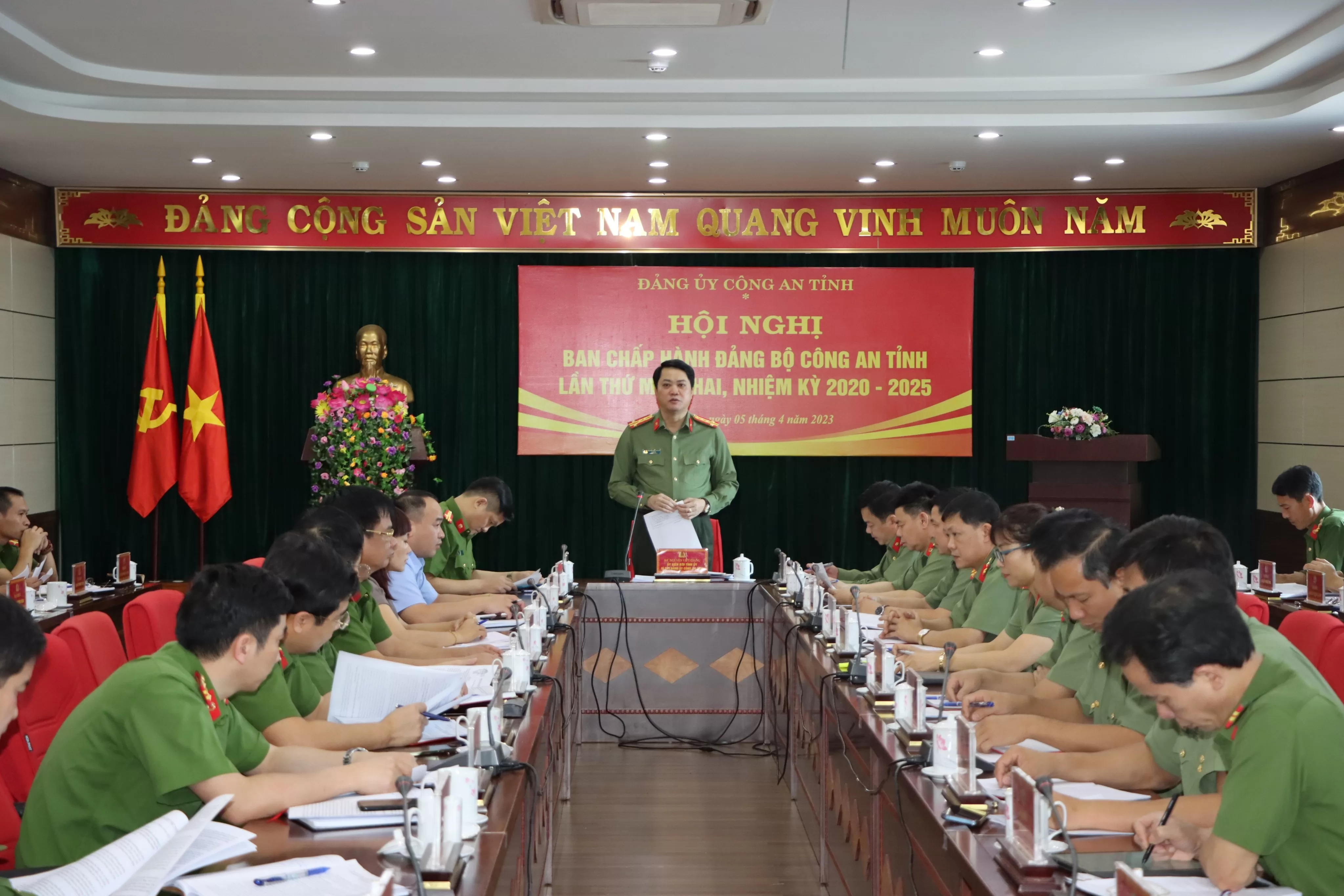 Đại tá Nguyễn Viết Giang, Ủy viên BTV Tỉnh ủy, Bí thư đảng ủy, Giám đốc Công an tỉnh phát biểu chỉ đạo