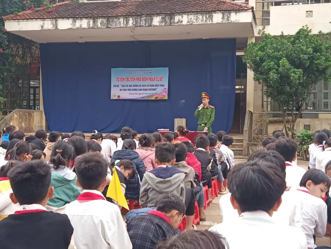 Ảnh hưởng của mạng xã hội đến lối sống của thanh thiếu niên hiện nay