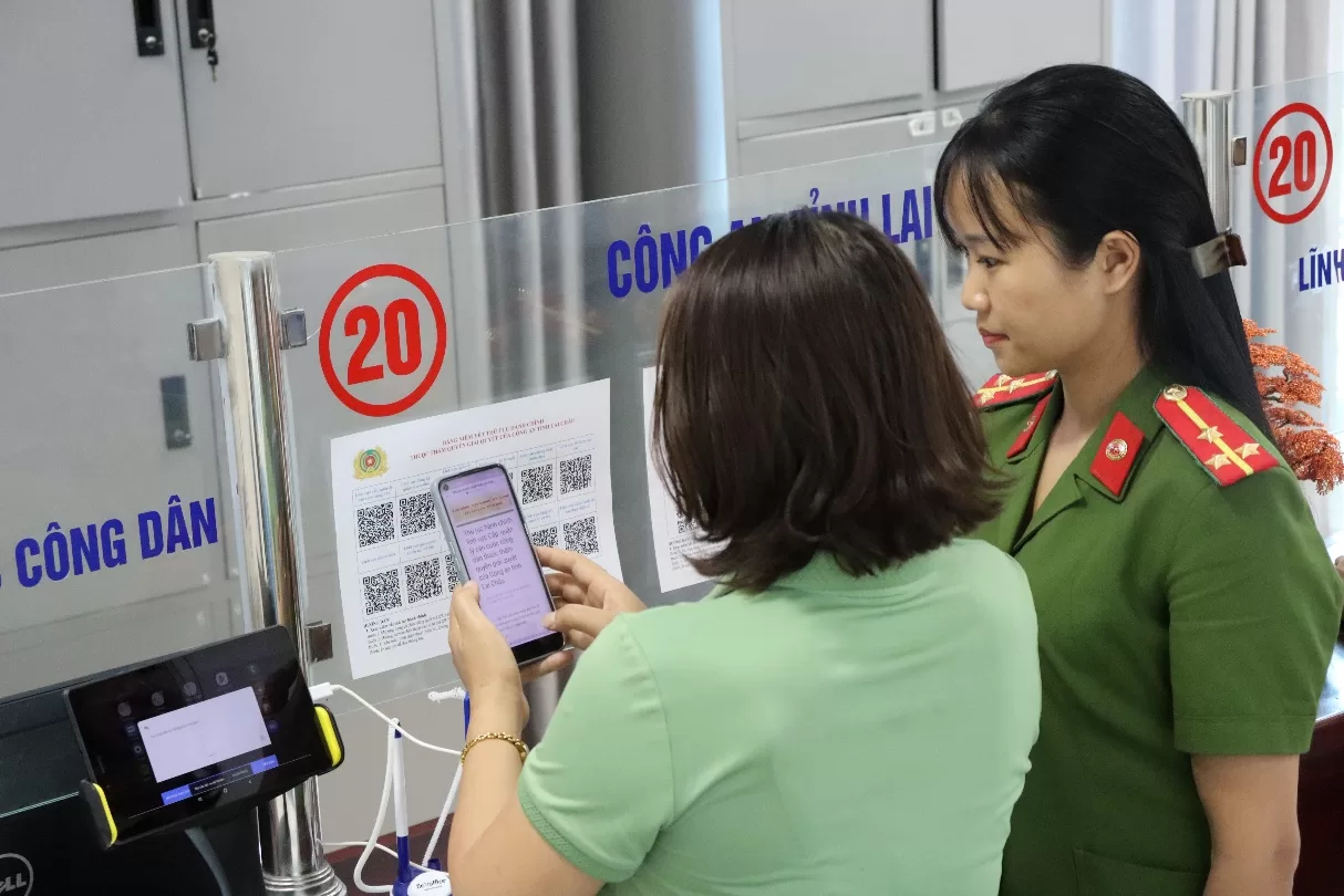 Niêm yết QR-code TTHC tại bộ phận tiếp nhận và trả kết quả