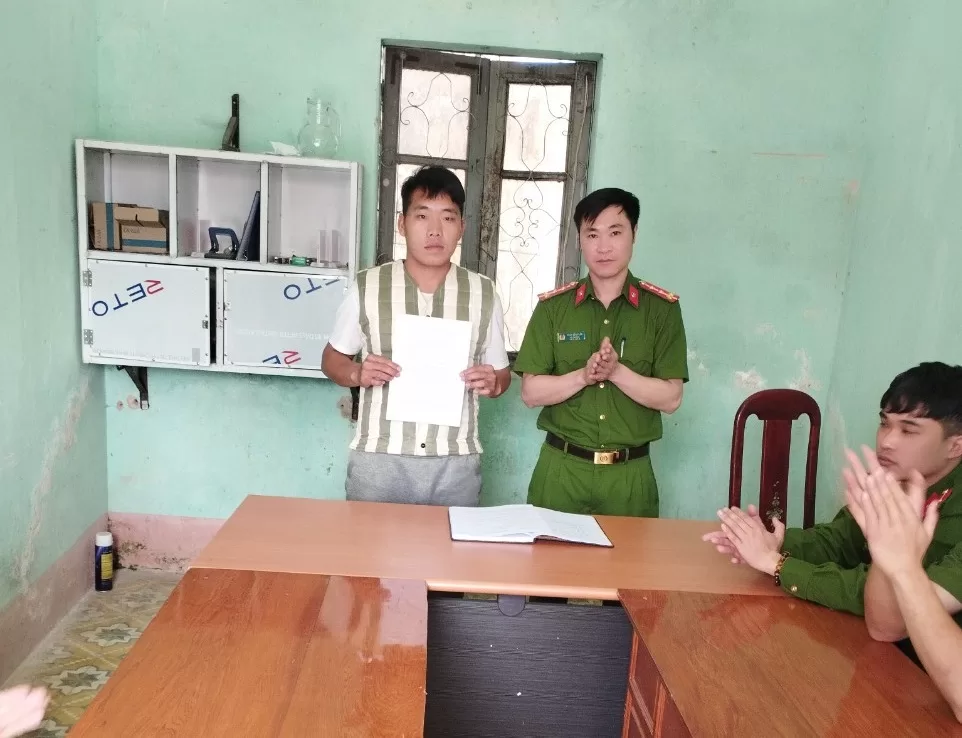 Trao quyết định giảm thời hạn chấp hành hình phạt tù cho phạm nhân