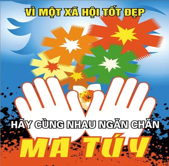 Công an xã Sơn Bình tuyên truyền pháp luật với người đang điều trị cai nghiện bằng uống thuốc Methadone