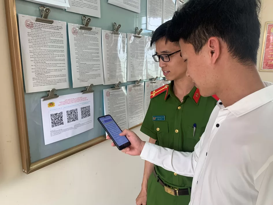 Phòng Cảnh sát PCCC và CNCH triển khai niêm yết thủ tục hành chính và khảo sát sự hài lòng của người dân, tổ chức bằng mã QR code