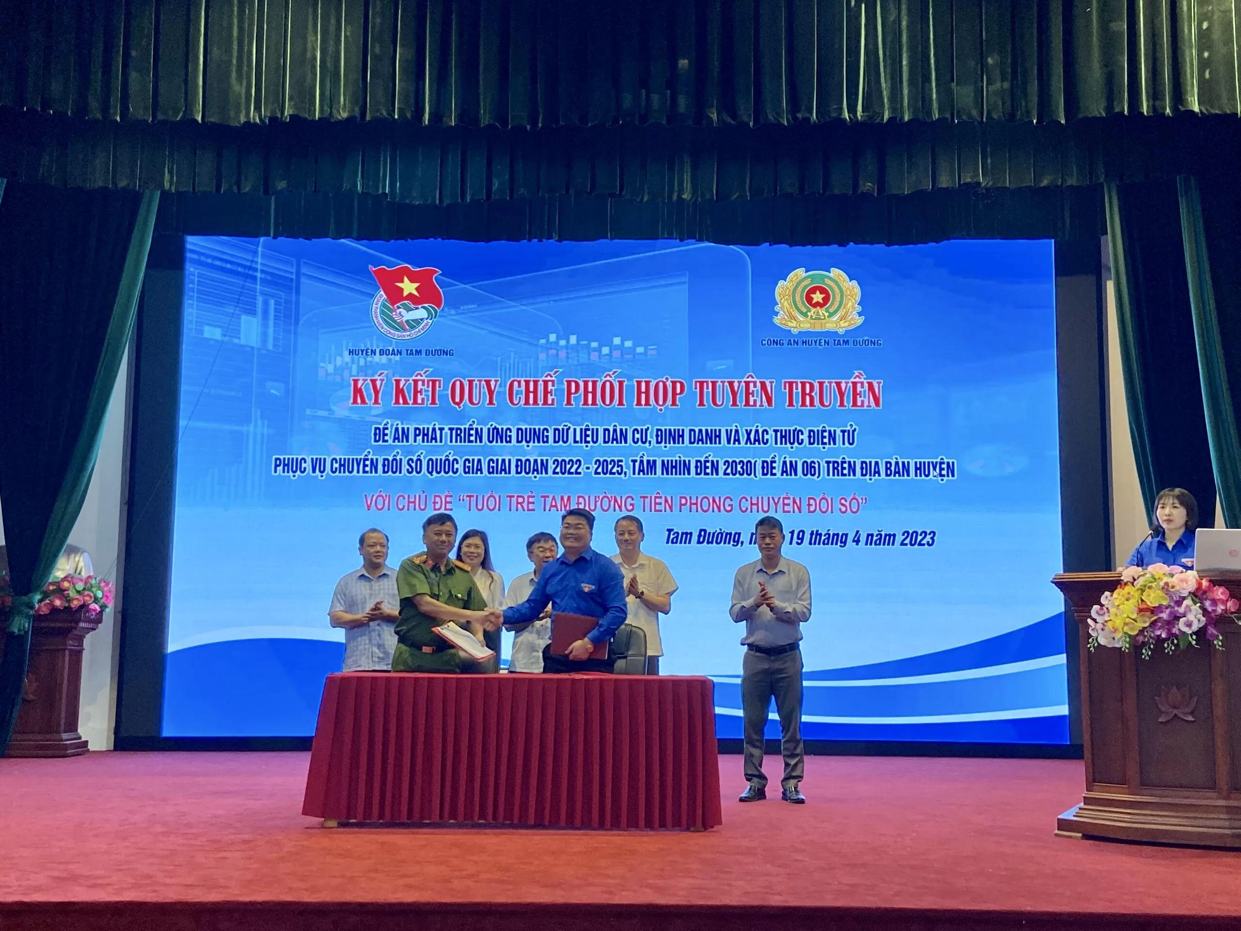 CAH Tam Đường và Huyện đoàn Tam Đường ký kết Quy chế dưới sự chứng kiến của các đại biểu