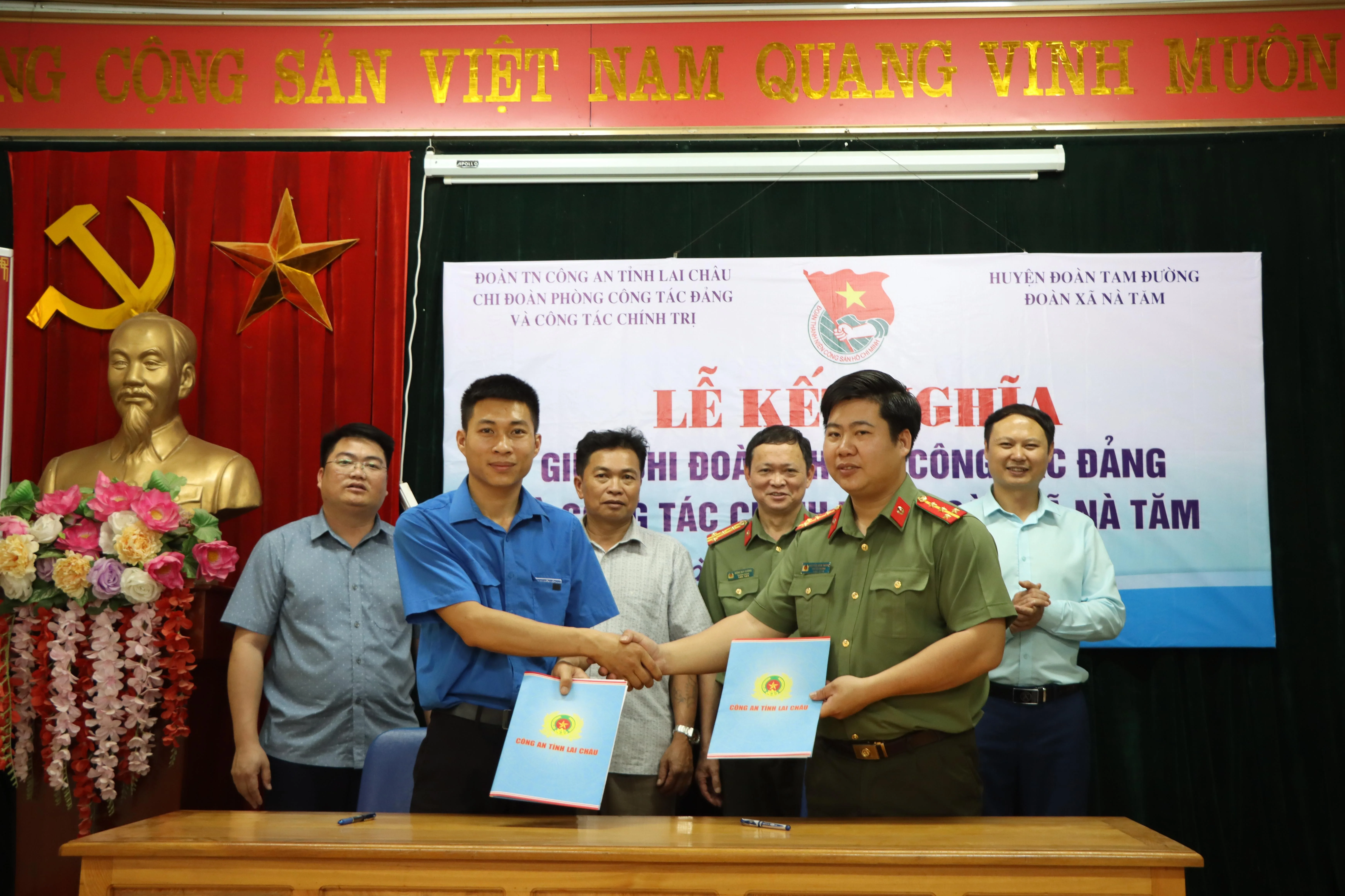 Lãnh đạo cấp Ủy Đảng chứng kiến lễ ký kết giữa 02 tổ chức đoàn