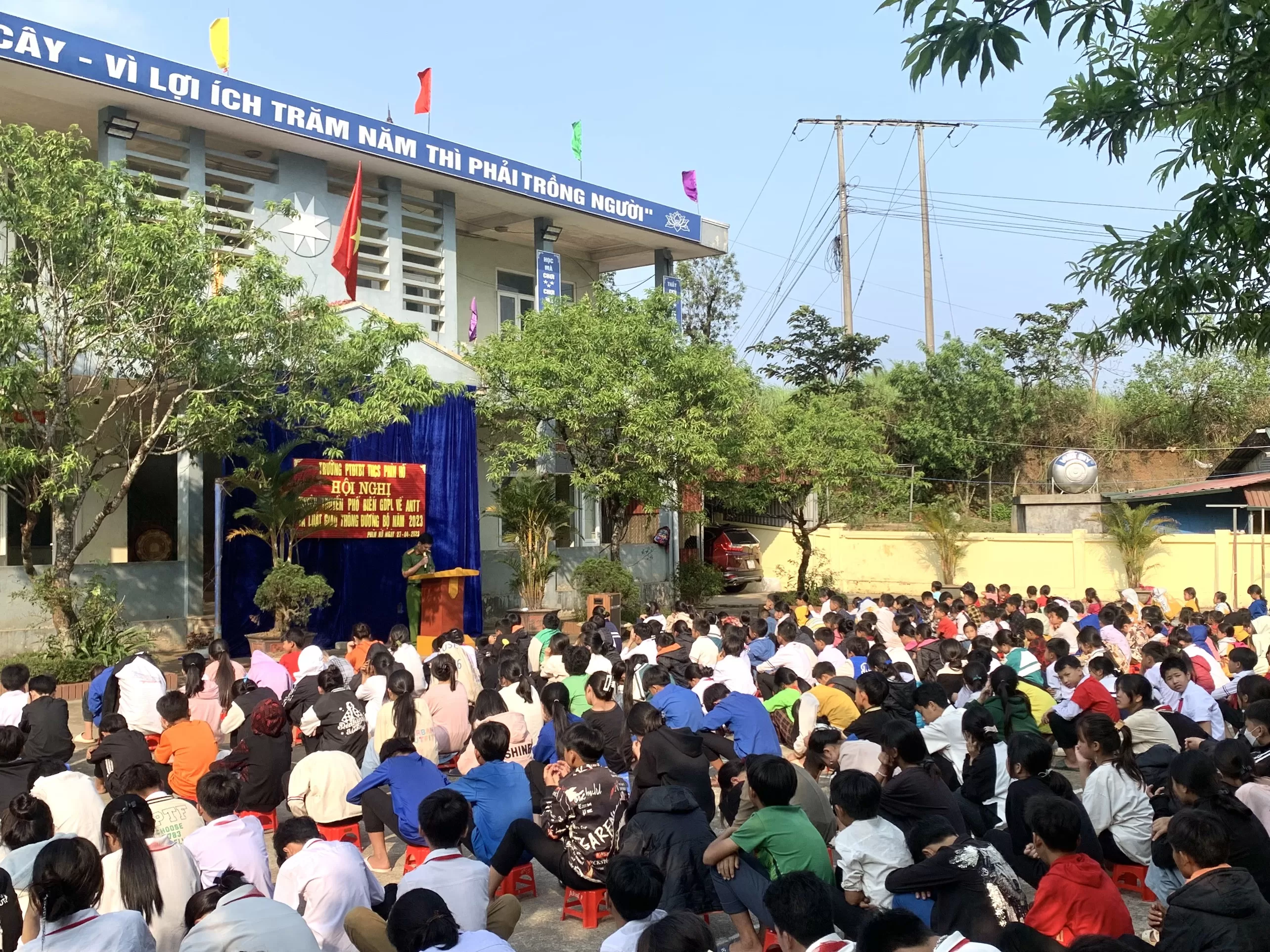 Tuyên truyền pháp luật tại trường phổ thông dân tộc bán trú - Trung học cơ sở xã Phìn Hồ