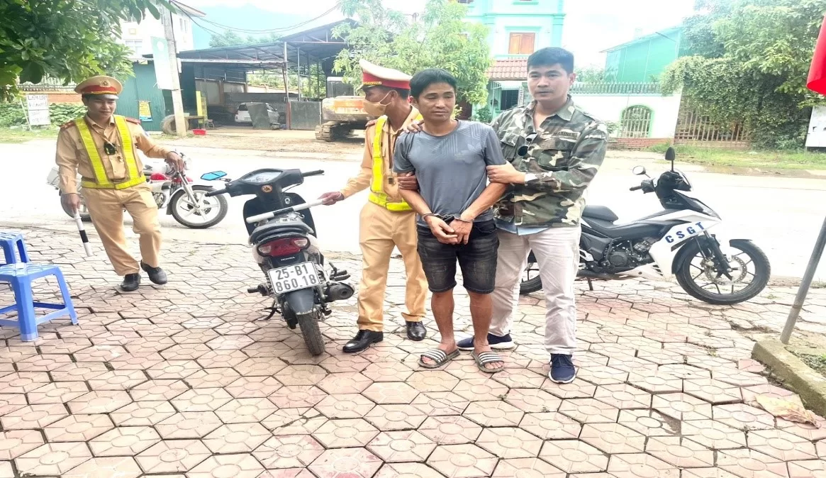 Đối tượng L.Đ.T bị bắt giữ cùng tang vật