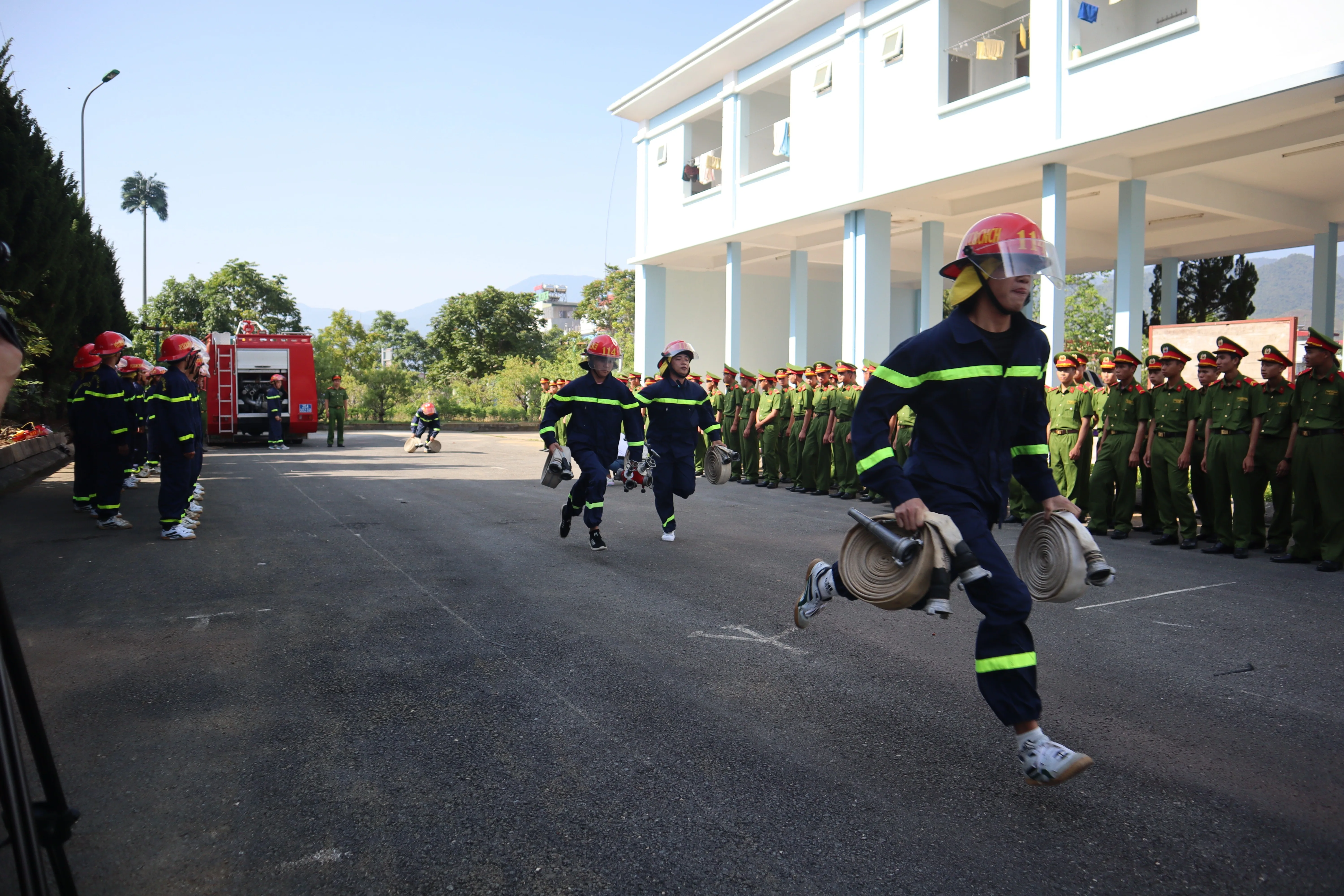 Doi hinh trien khai chữa cháy