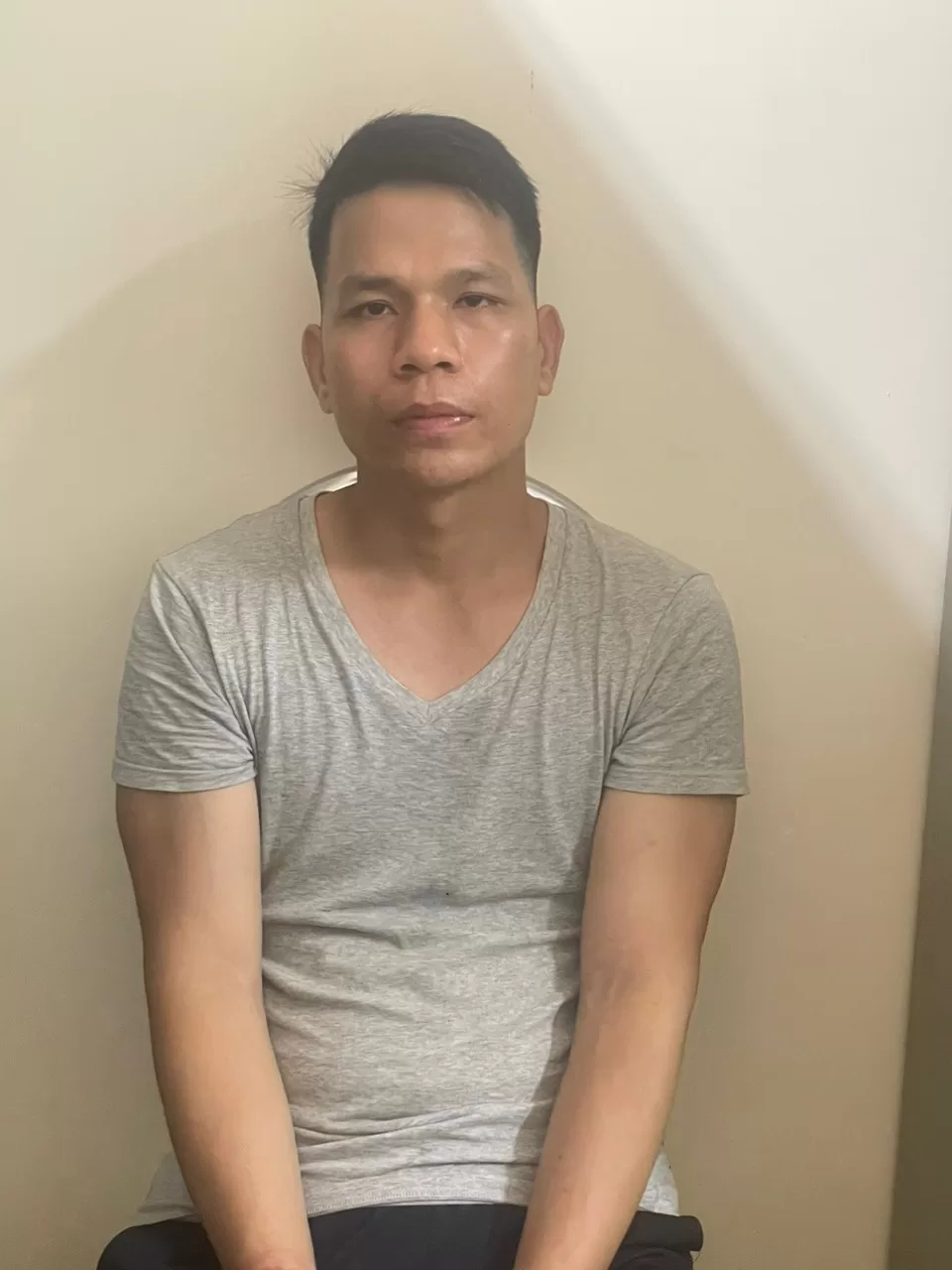 Vận động đối tượng truy nã bỏ trốn lâu năm ra đầu thú