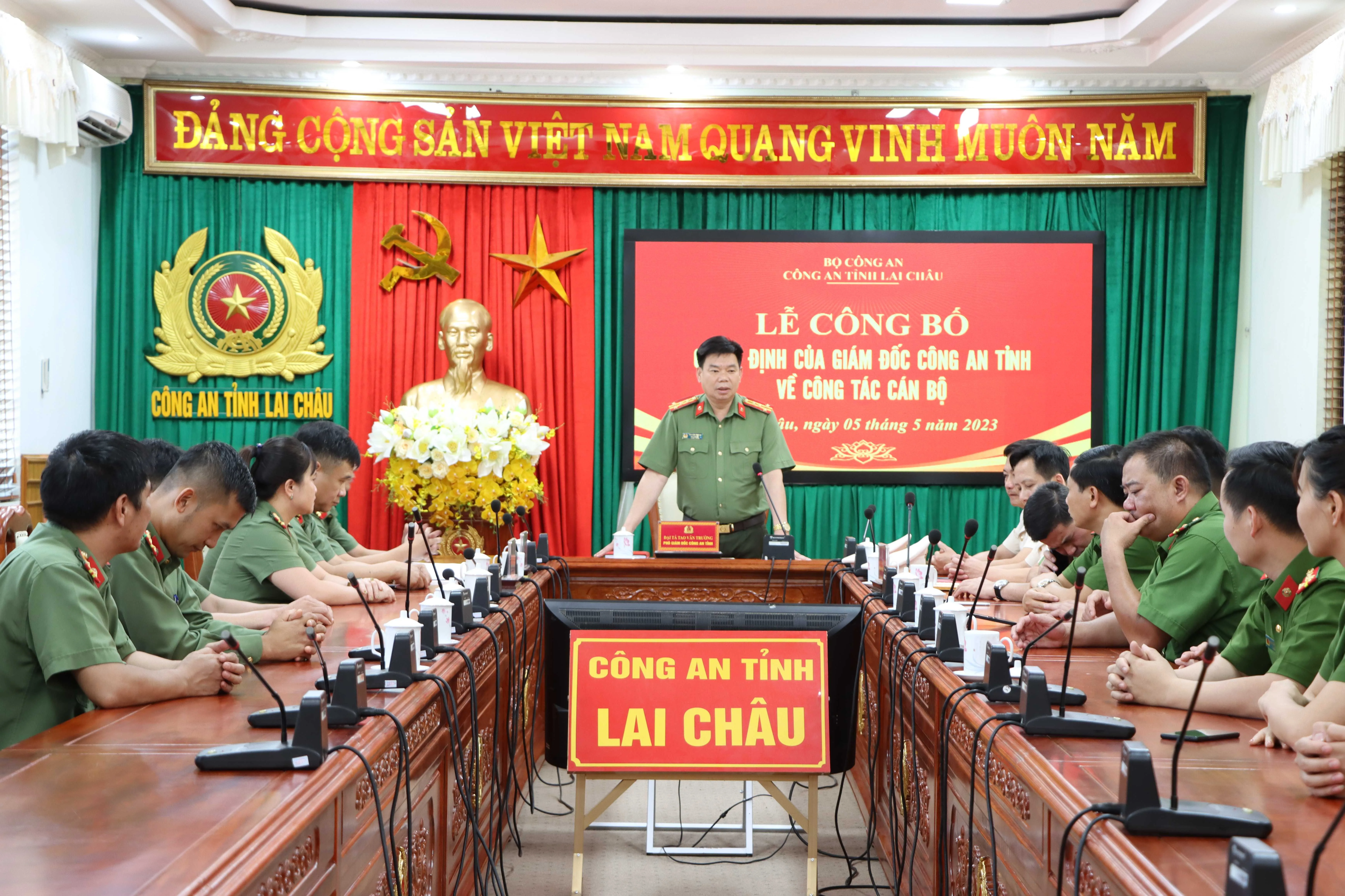 Đại tá Tao Văn Trường - Phó giám đốc Công an tỉnh phát biểu tại buổi lễ