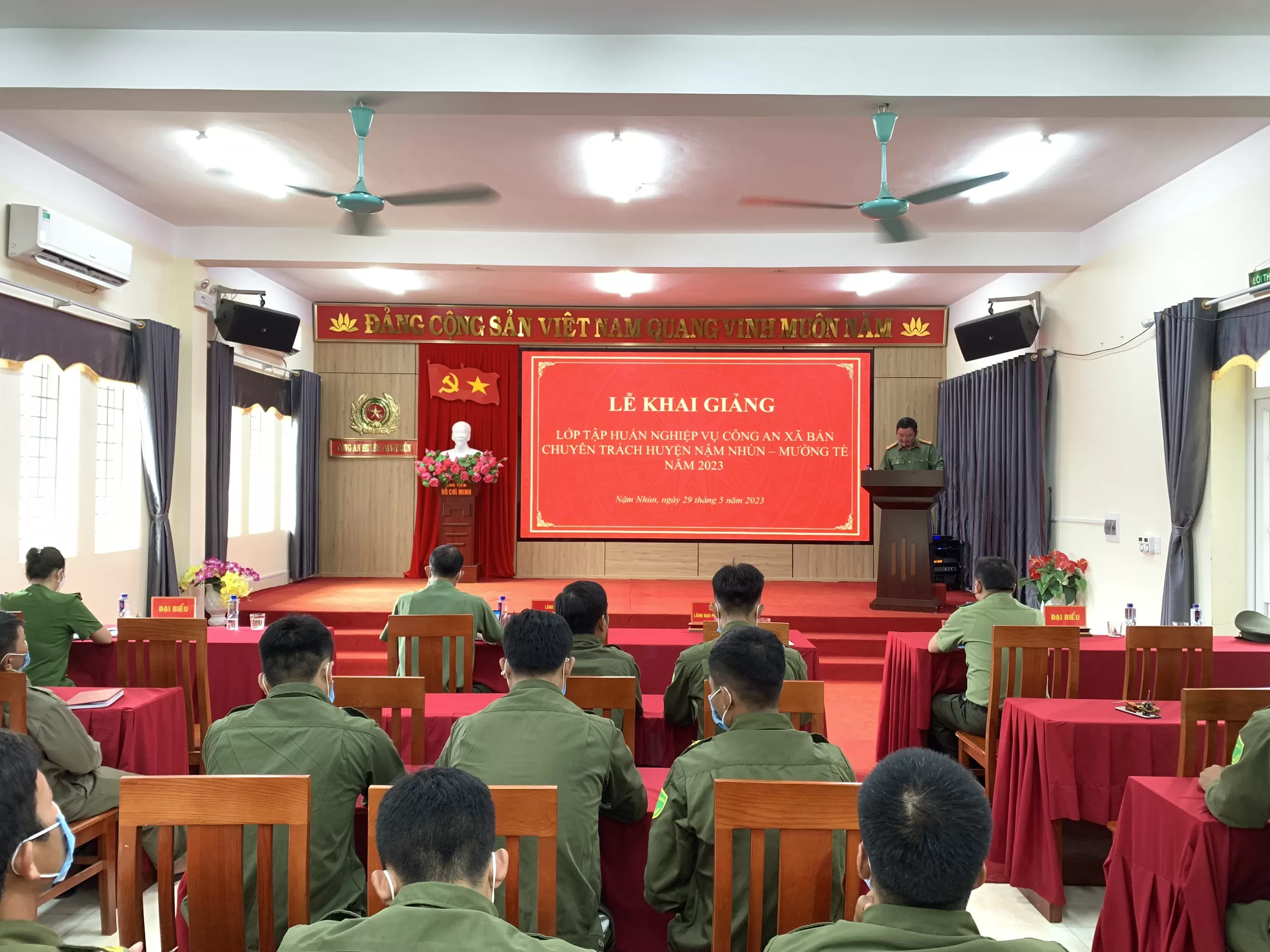 Lãnh đạo Phòng Xây dựng phong trào bảo vệ ANTQ khai giảng lớp BDNV