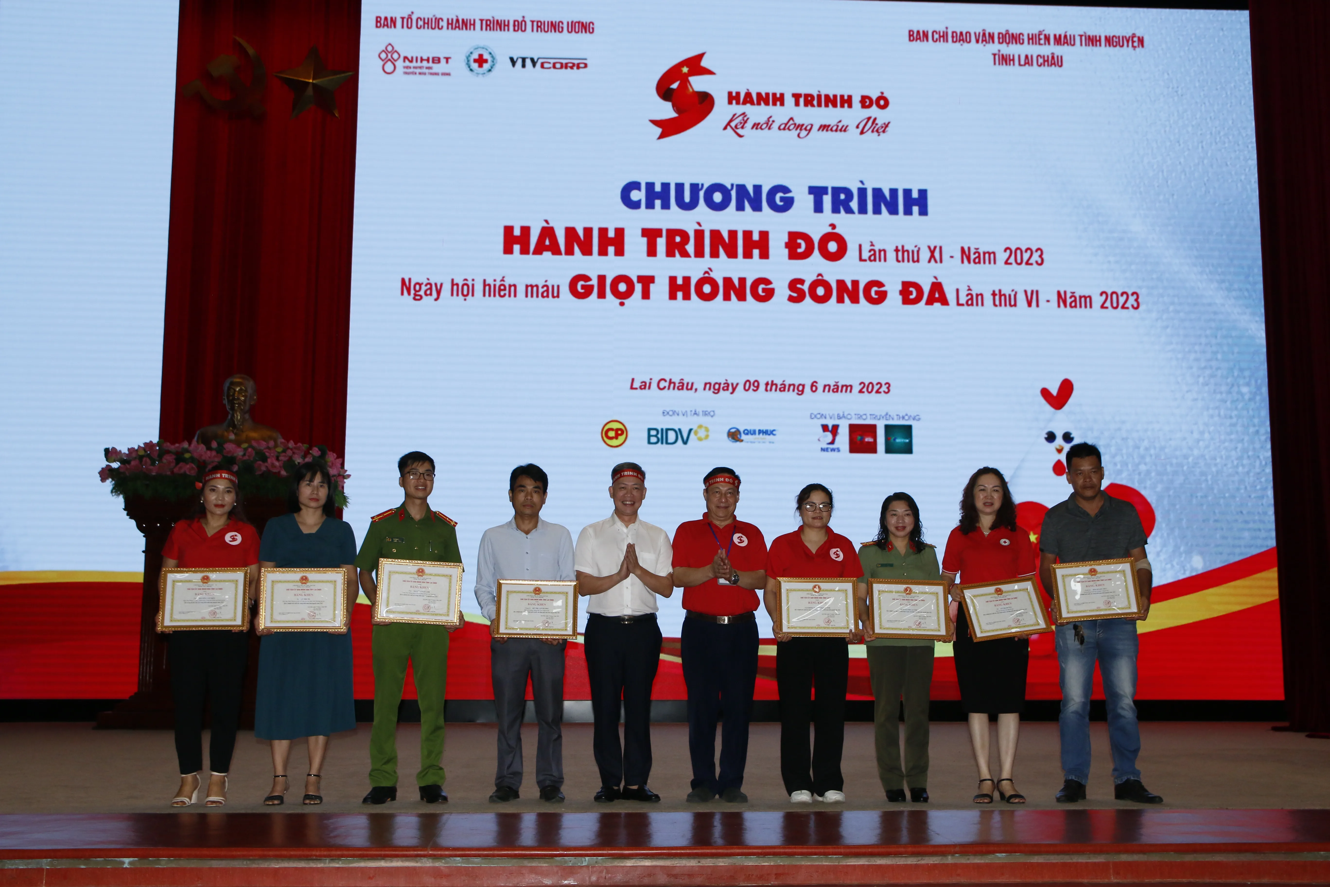 01 tập thể, 02 cá nhân thuộc Công an tỉnh được Chủ tịch UBND tỉnh tặng Bằng khen có thành tích xuất trong tuyên truyền, vận động và hiến máu tình nguyện năm 2023