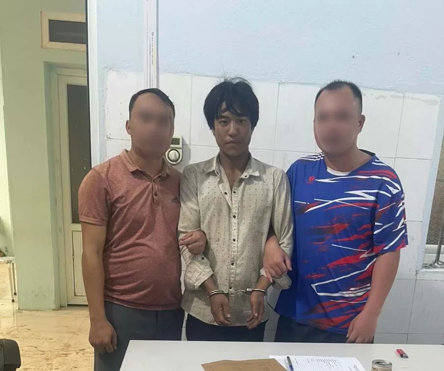 Đối tượng Pờ Lò Gơ tại cơ quan cảnh sát điều tra Công an huyện Mường Tè