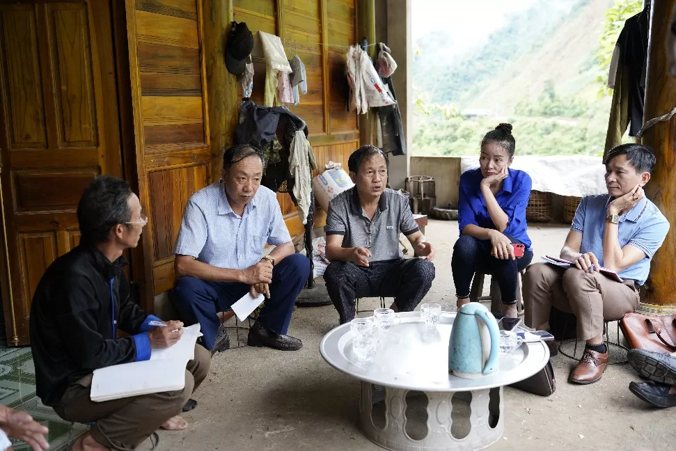 Đồng chí Thượng tá Giàng Páo Là - Trưởng phòng An ninh nội địa tuyên truyền