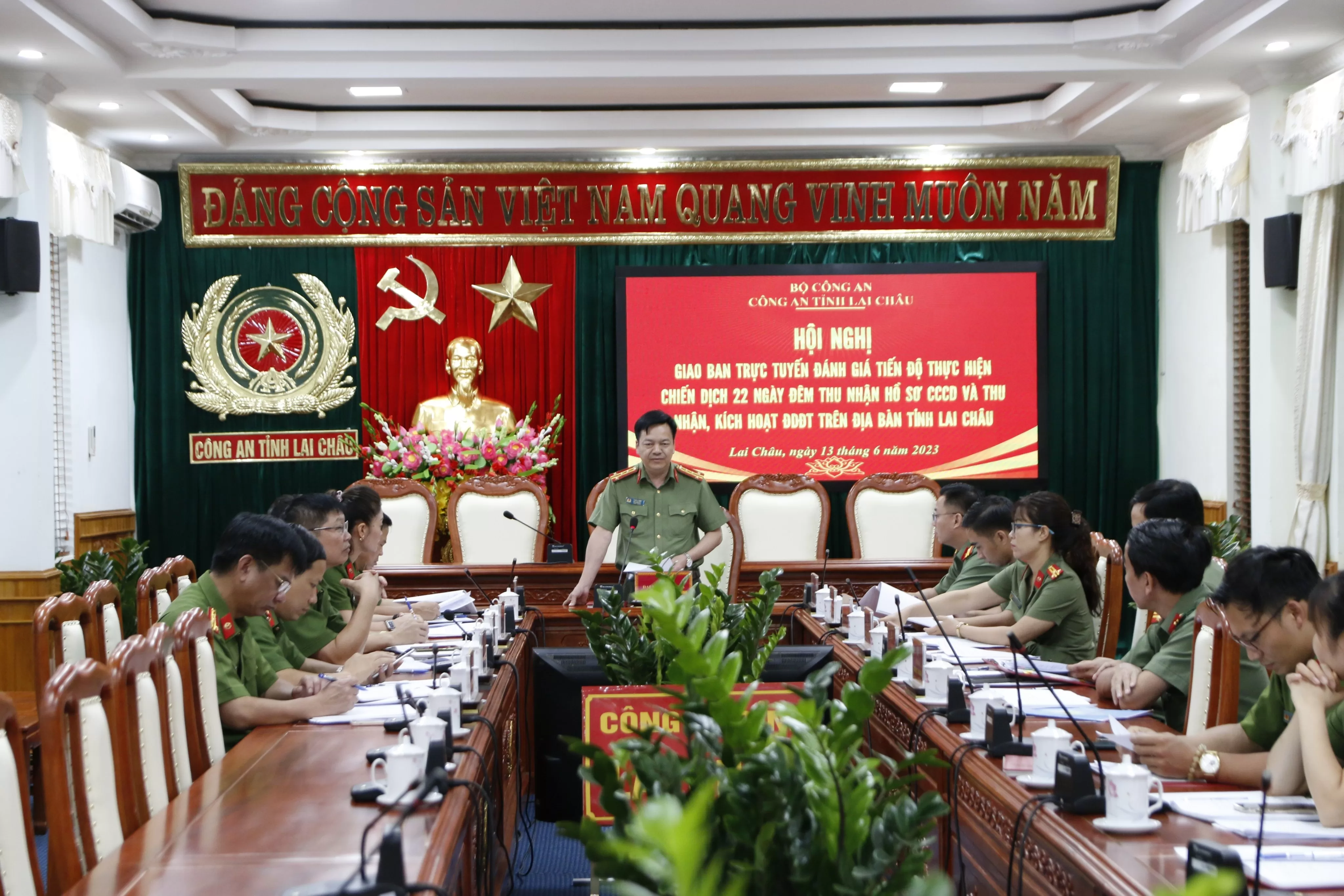 Đại tá Sùng A Súa - Phó giám đốc Công an tỉnh phát biểu tại Hội nghị
