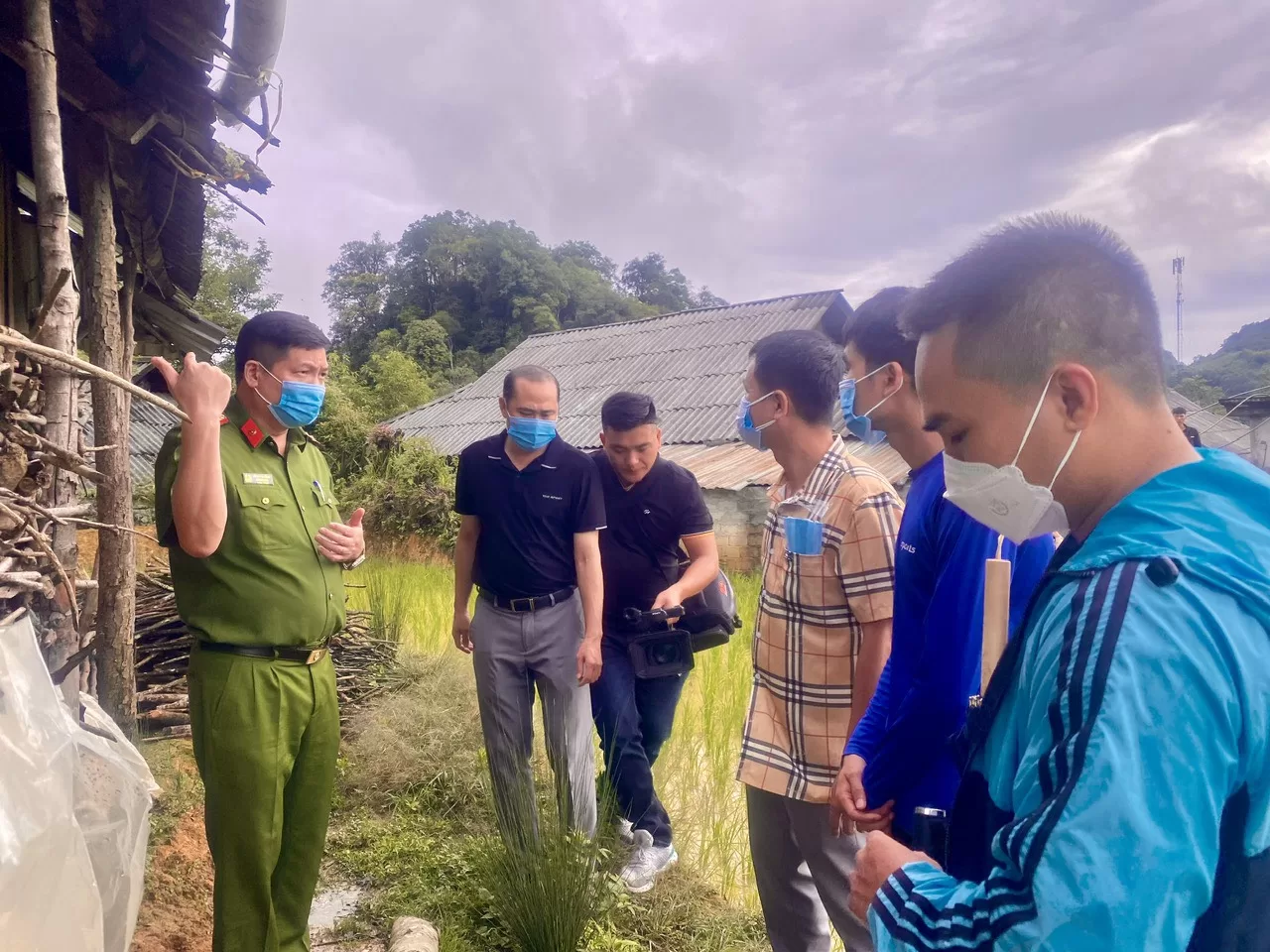 Đồng chí Phó Giám đốc Thủ trưởng Cơ quan Cảnh sát điều tra đến hiện trường chỉ đạo vụ án
