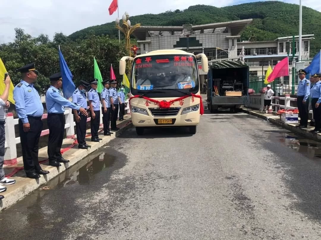 Lễ khánh thành tuyến xe thành phố Lai Châu (Việt Nam) đi huyện Kim Bình (Trung Quốc)