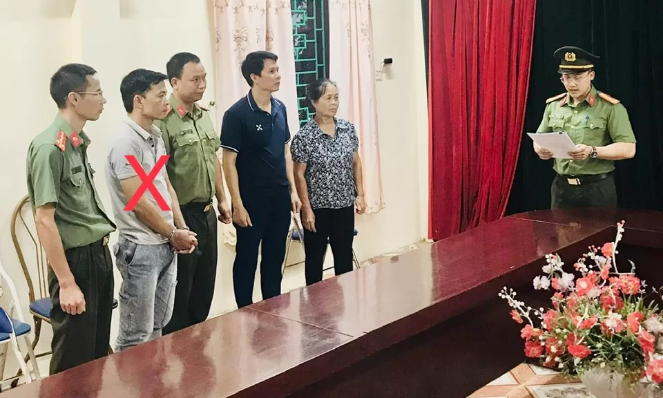 Bắt tạm giam 01 Phó Chi nhánh 